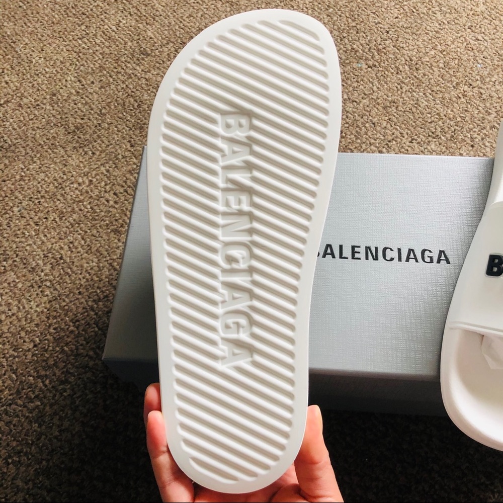 💥 SOLD ON DEPOP💥 Balenciaga Pool Slides NWT! - Picture 5 of 10